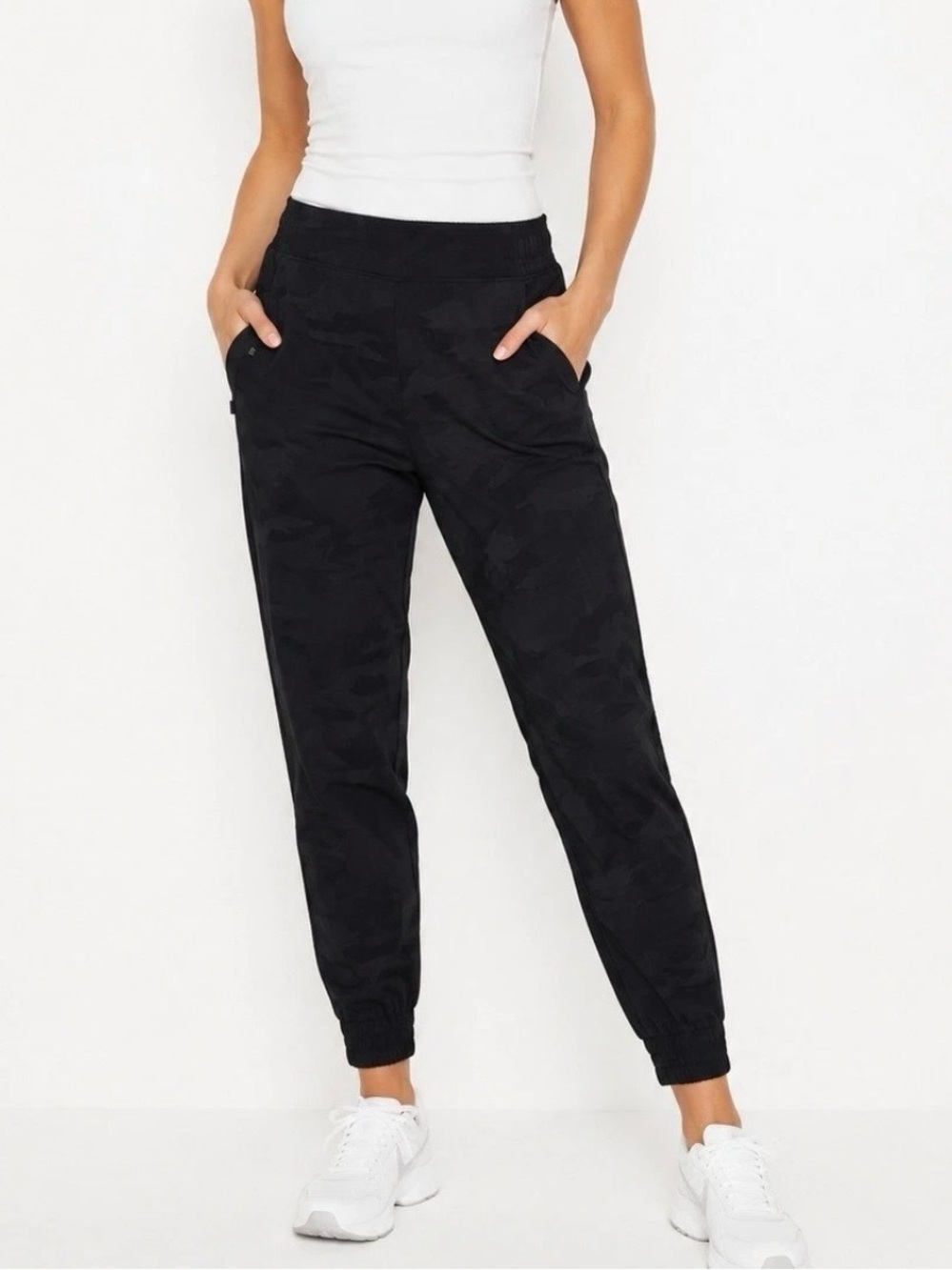 Athleta Brooklyn Textured Jogger Pants Black Camo Performance Yoga Run Womens 8